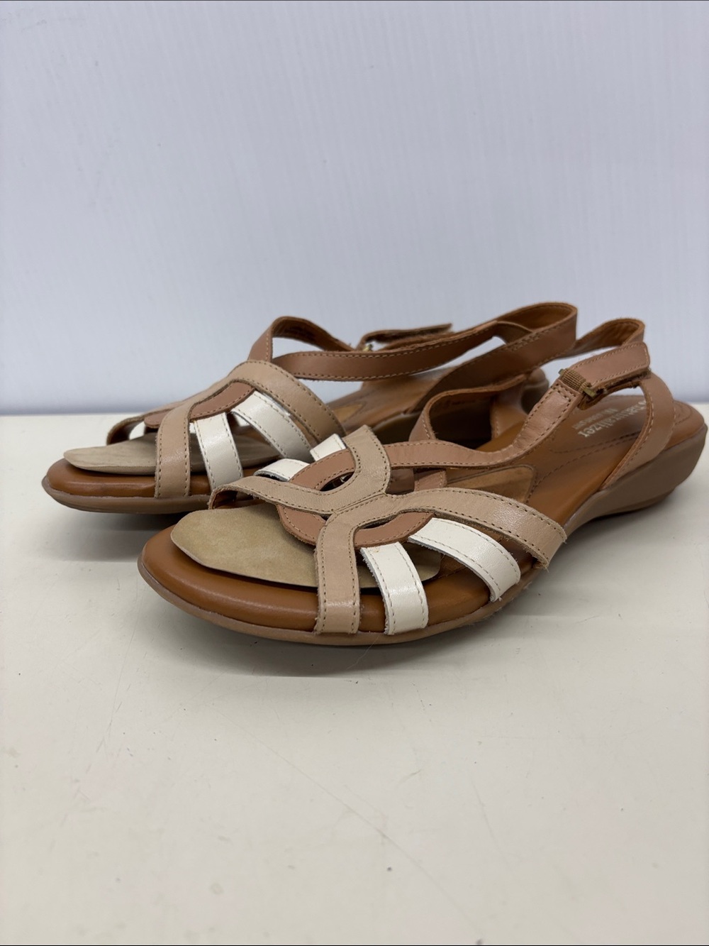 Naturalizer Women's Tan and White Leather Slingback Sandals